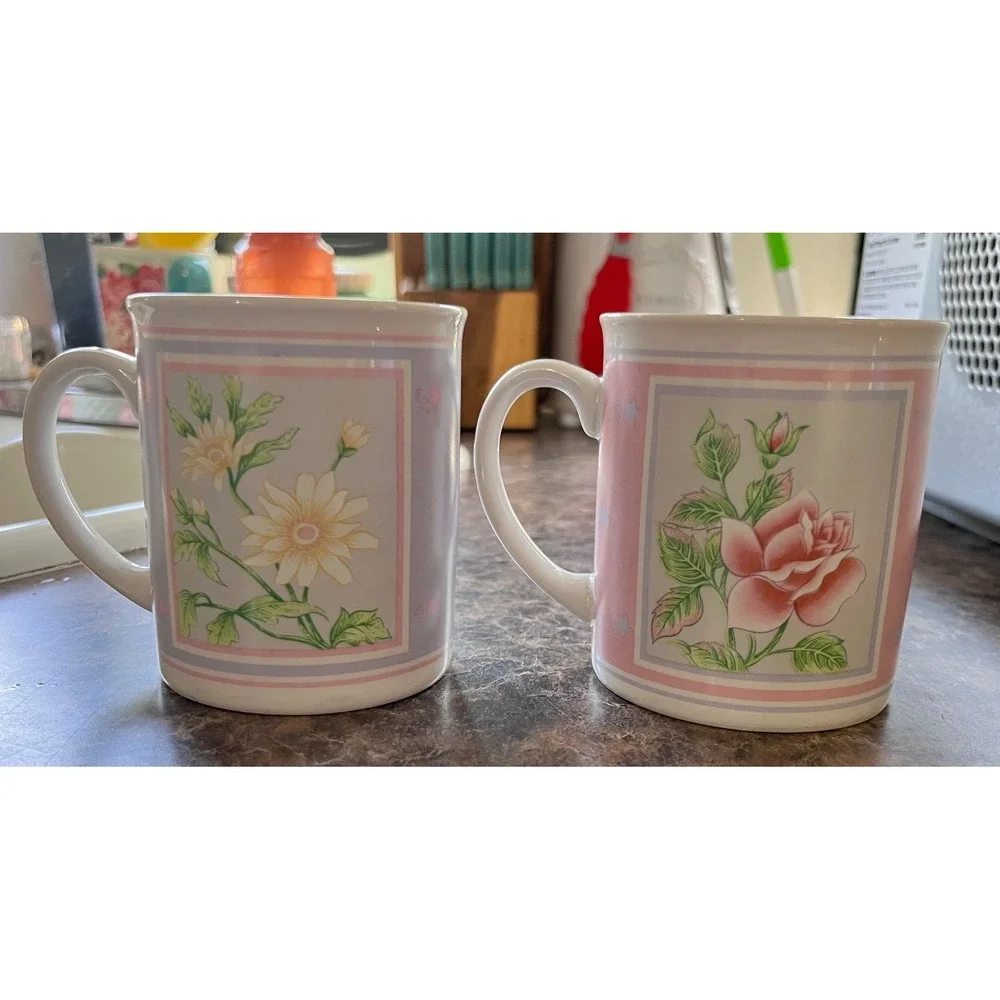 Pair of vintage Lefton china coffee‎ mugs Roses Daisies 1980's pastels